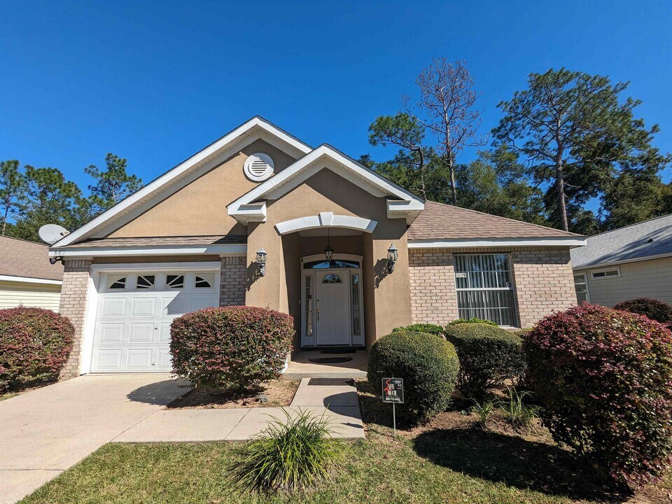 889 Balkin Ct in Tallahassee, FL - Building Photo