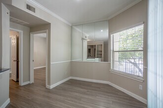 LADERA APARTMENTS in Dallas, TX - Building Photo - Interior Photo