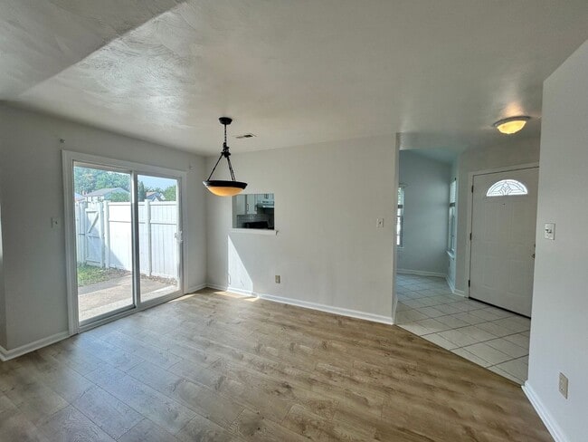 1877 John Brown Ln in Virginia Beach, VA - Building Photo - Building Photo