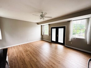 811 Edmondson Ave in Catonsville, MD - Foto de edificio - Building Photo