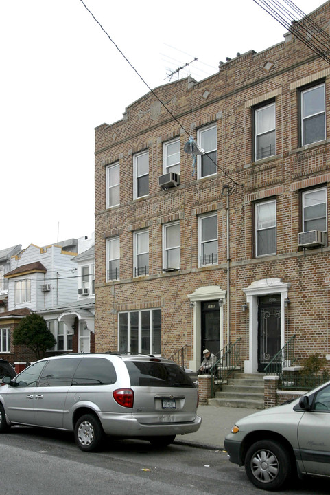 1918 E 9th St in Brooklyn, NY - Foto de edificio