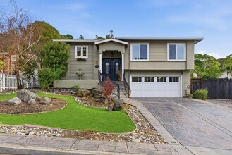 2 Buffalo Ct in Pacifica, CA - Building Photo - Building Photo