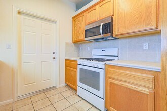 9727 Peach Ave in Hesperia, CA - Building Photo - Building Photo