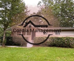 1020 Eisenhower Ct SE in Atlanta, GA - Building Photo