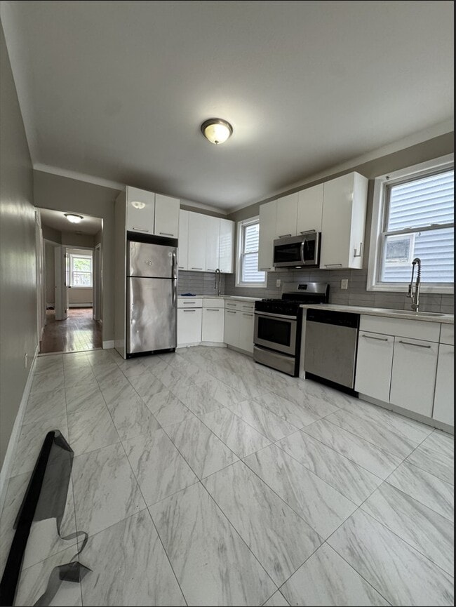 300 Chapel Ave, Unit 1