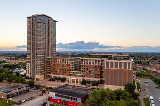 Markham Mon Sheong Court in Markham, ON - Building Photo - Building Photo