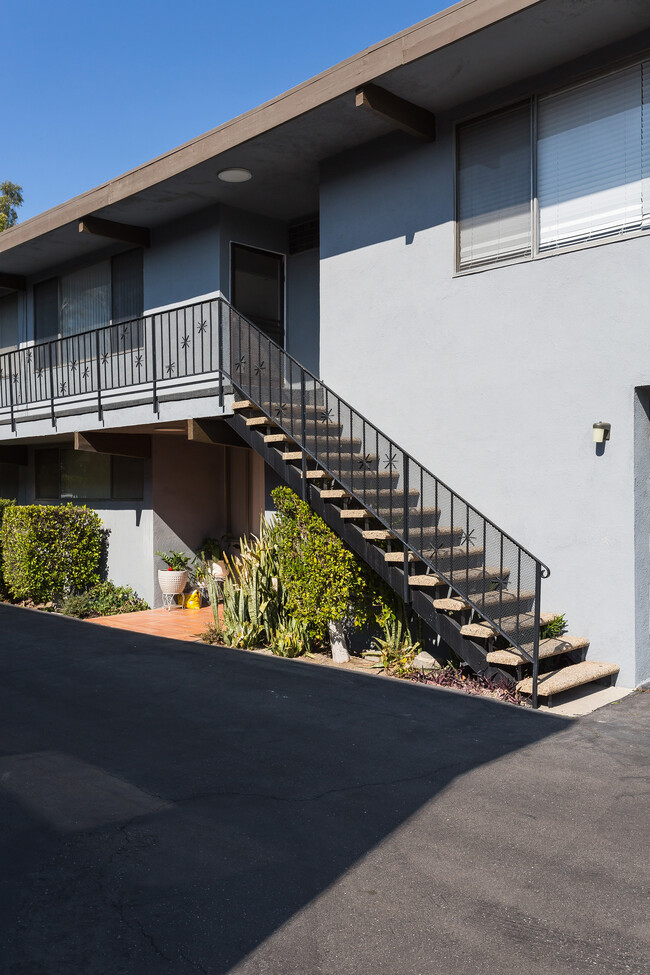 2332 Ontario N St, Unit G in Burbank, CA - Building Photo - Building Photo