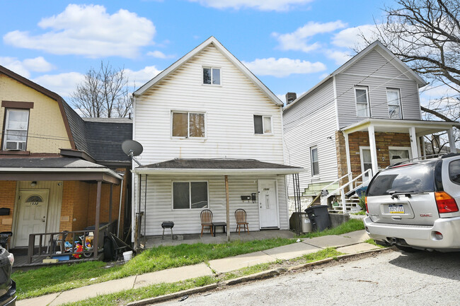 1530 Grandview Ave in Braddock, PA - Building Photo - Building Photo