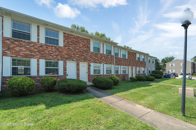 11750 Tazwell Dr in Louisville, KY - Foto de edificio - Building Photo