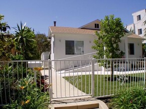 954 11th Street, in Santa Monica, CA - Building Photo - Building Photo