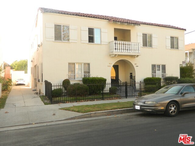 4303 1/2 8th Ave in Los Angeles, CA - Building Photo