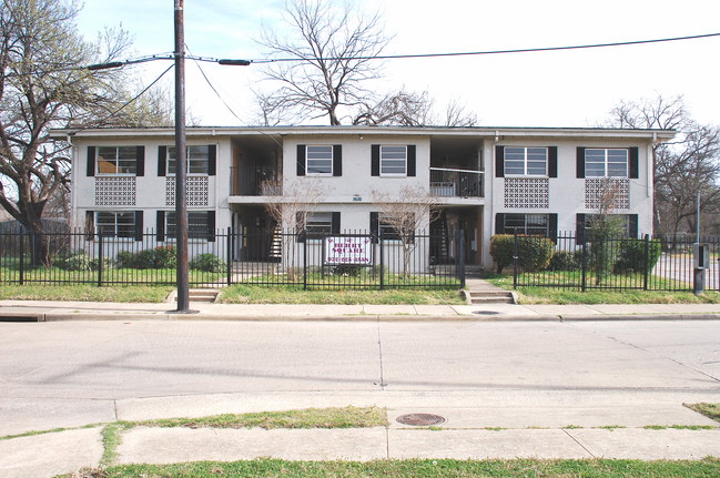 Pine Apartments in Dallas, TX - Building Photo - Building Photo