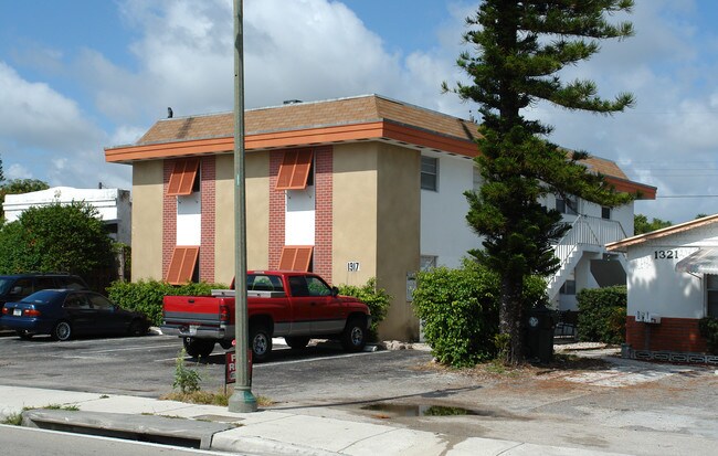 1317 N Federal Hwy in Lake Worth, FL - Building Photo - Building Photo