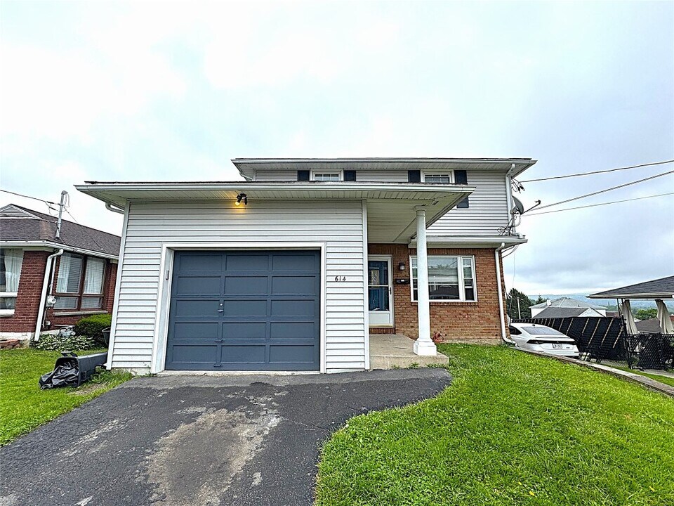 614 Irving Ave in Endicott, NY - Foto de edificio