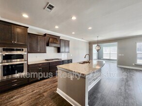 1005 Maleventum Way in Spring Hill, TN - Building Photo - Building Photo