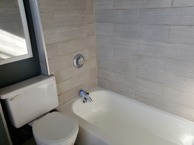 137 Carleton St, Unit 2