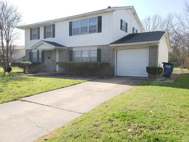 706 Rutgers Dr in Lancaster, TX - Building Photo - Building Photo