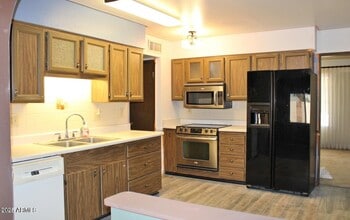 9814 W Azalea Ct in Sun City, AZ - Building Photo - Building Photo