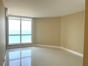 6767 Collins Ave, Unit 1602 in Miami, FL - Building Photo - Building Photo