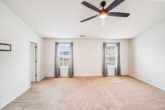 7411 Foxgate Cir in Charlotte, NC - Building Photo - Building Photo