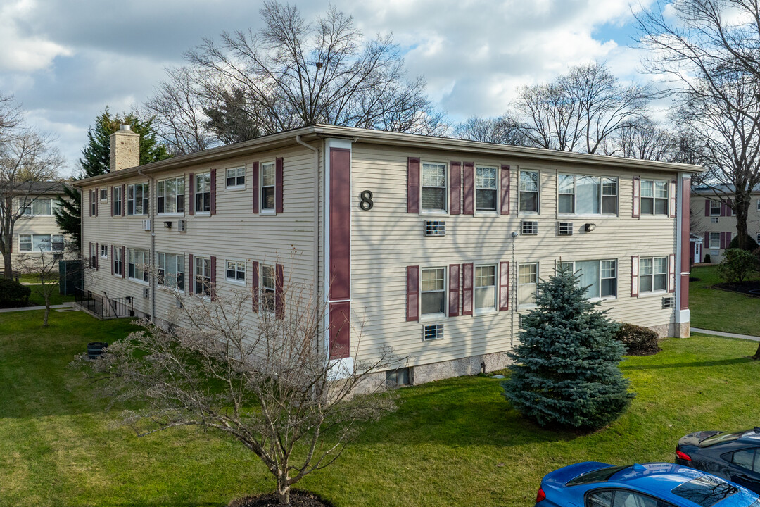 Post House in Westbury, NY - Building Photo