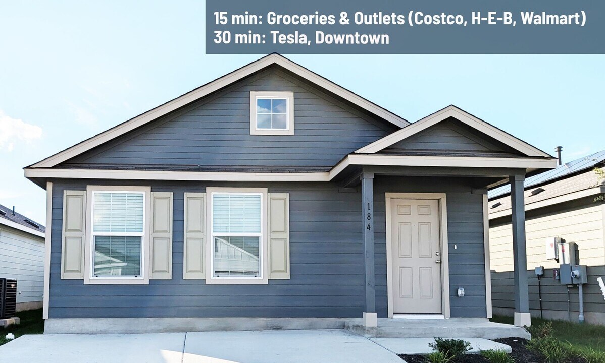 184 Northern Pintail Dr in Uhland, TX - Foto de edificio