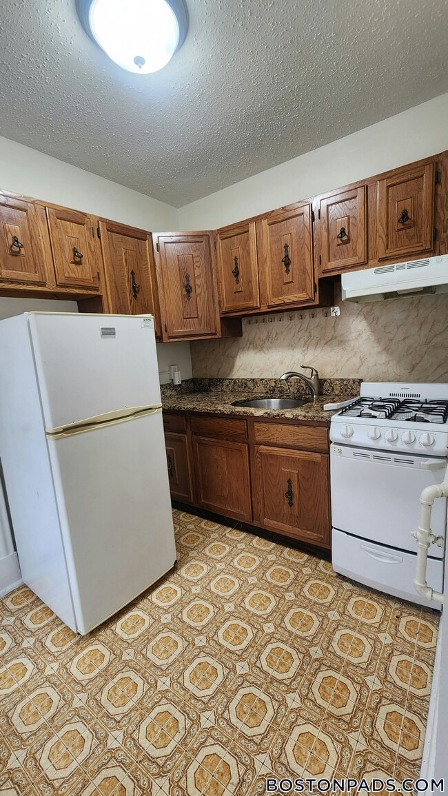 349 Pleasant St