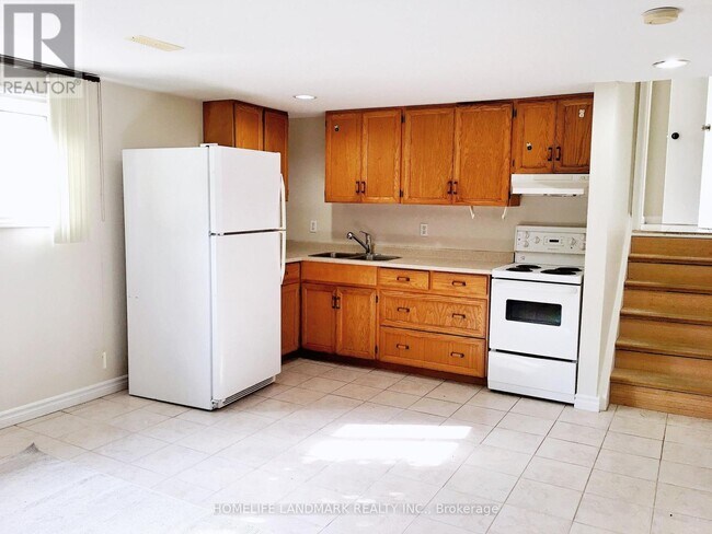 19 Deering Crescent in Toronto, ON - Building Photo - Building Photo