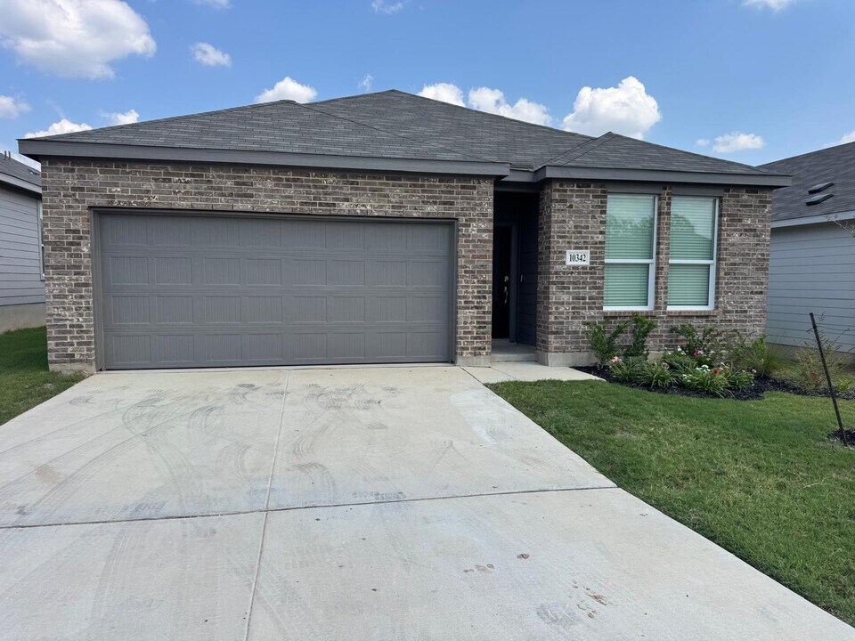 10342 Bridgton Ml in San Antonio, TX - Foto de edificio
