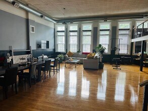 60-64-64 High St, Unit 3 in Somersworth, NH - Foto de edificio - Building Photo