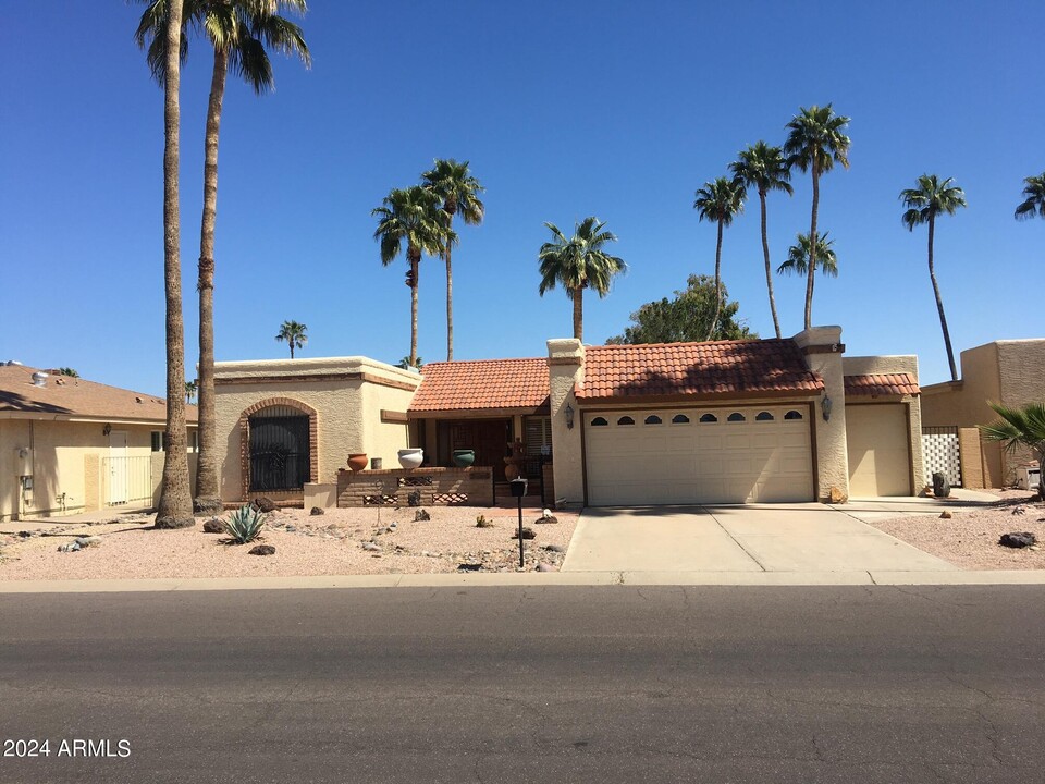 26005 S Howard Dr in Sun Lakes, AZ - Building Photo