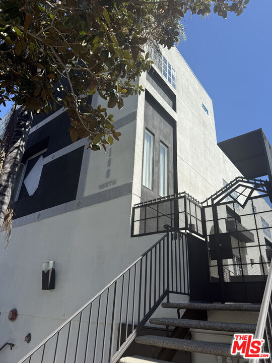 108 Orlando Ave in Los Angeles, CA - Building Photo - Building Photo