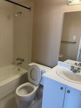 175 Bloor St W in Oshawa, ON - Building Photo - Building Photo