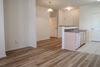 Dwell at the Arbor in Texarkana, AR - Building Photo - Building Photo
