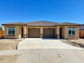 1520-1524 Sarba Ct in Los Banos, CA - Building Photo