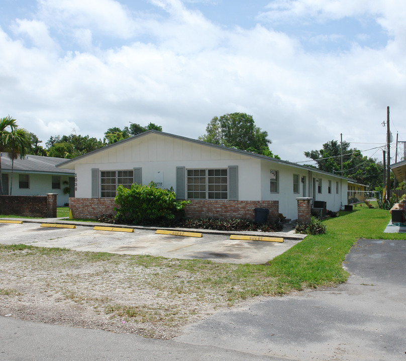 1820-1830 SW 24th St in Fort Lauderdale, FL - Building Photo