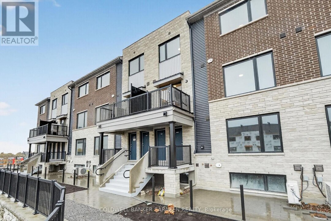 801 Glenroy Gilbert Dr in Ottawa, ON - Building Photo