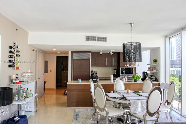 475 Brickell Ave, Unit 1615 in Miami, FL - Building Photo - Building Photo