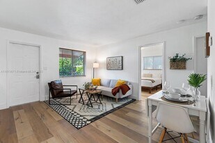 1048 NE 13th Ave in Fort Lauderdale, FL - Building Photo
