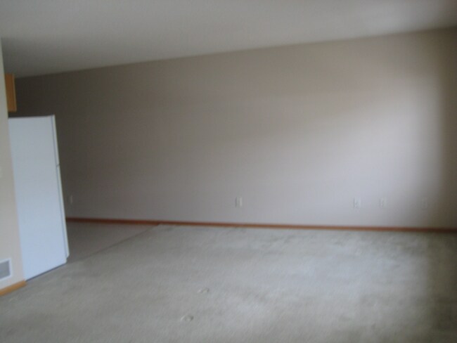 1613 County Rd D E in Maplewood, MN - Building Photo - Building Photo