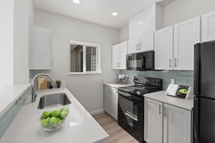 Sundance in Milton, WA - Building Photo