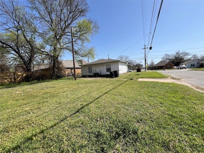 property at 2801 Ennis Ave