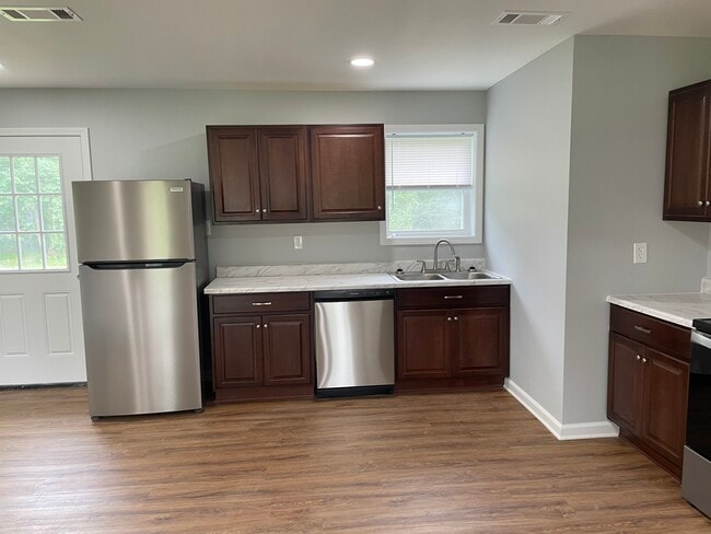 1109 Walker Dr in Dry Prong, LA - Foto de edificio - Building Photo