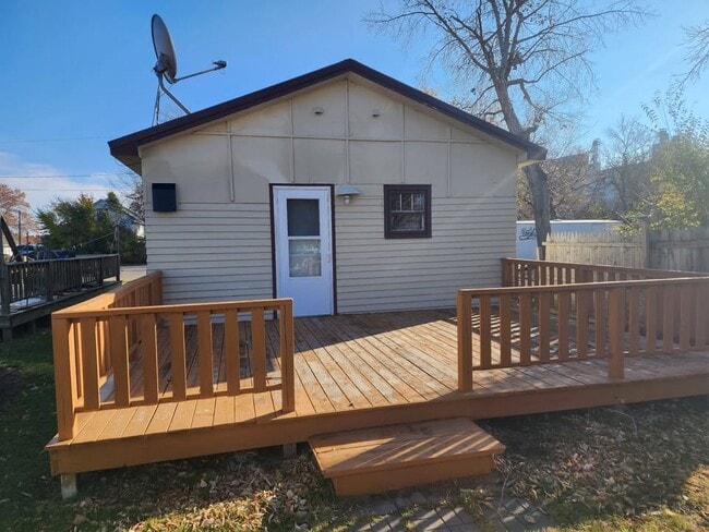 117 N Main Ave in Rugby, ND - Foto de edificio - Building Photo