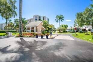 6662 Boca Del Mar Dr in Boca Raton, FL - Building Photo