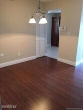 1226 SW 113th Terrace in Pembroke Pines, FL - Foto de edificio - Building Photo