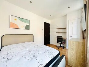Furnished room/NOT APARTMENT, Unit 2D in New York, NY - Foto de edificio - Building Photo