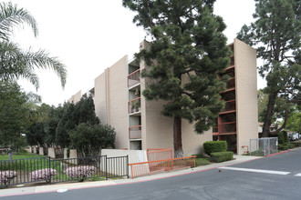 Buena Vida Apartments in Ventura, CA - Foto de edificio - Building Photo