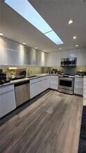 5825 Collins Ave in Miami Beach, FL - Foto de edificio - Building Photo