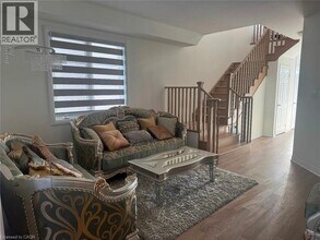 147 Gillespie Dr in Brantford, ON - Building Photo - Building Photo